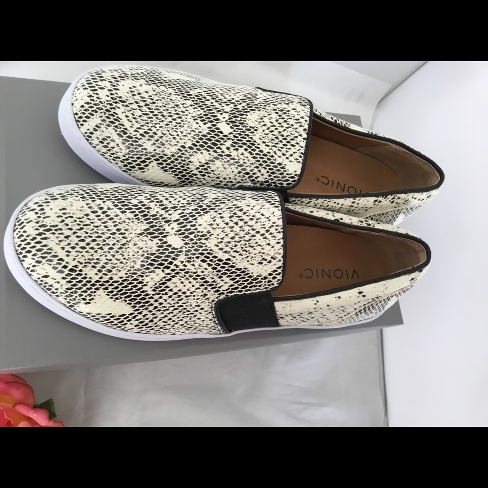 LAST PAIR SIZE 8 NWT VIONIC DEMETRA SLIP ON SHOES - Picture 3 of 11